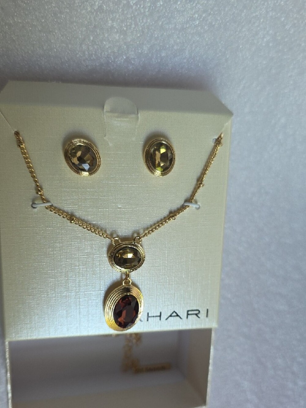Tahari Gold-Tone Crystal Jewelry Set Necklace & Earrings Y14451 NIB 18-20" Exten - Picture 3 of 6